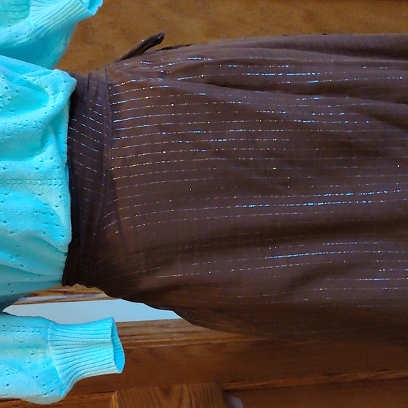 Wrap around Maxi Skirt, fits many sizes - Picture 3 of 9